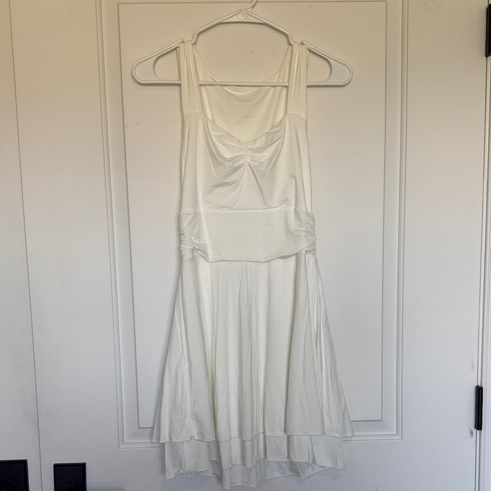 Elegant White Sleeveless Dress